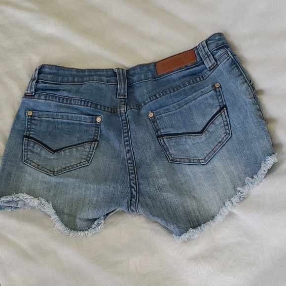 Shorts - Picture 2 of 5